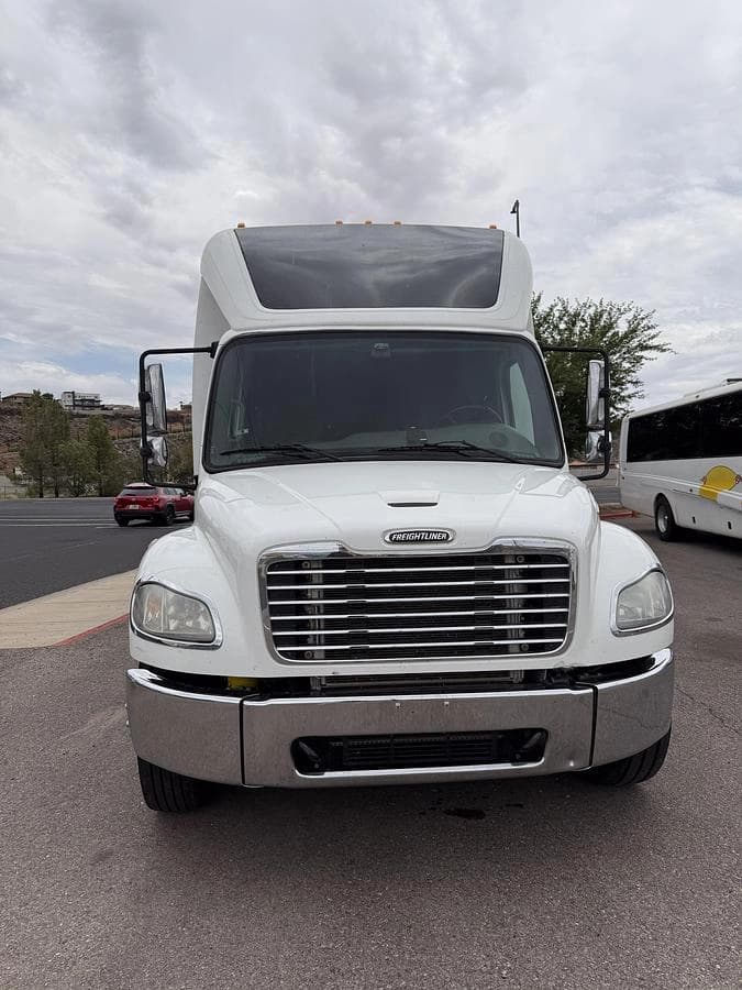 2019 Freightliner EG40 Cutaway - Image 2