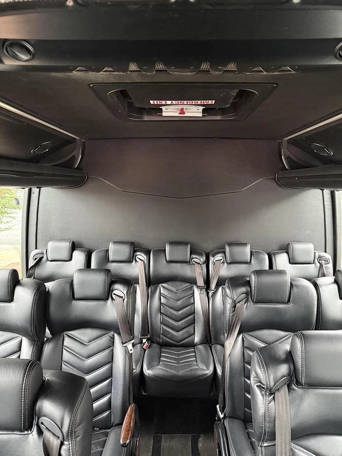 2018 Freightliner GM40 Cutaway - Image 12