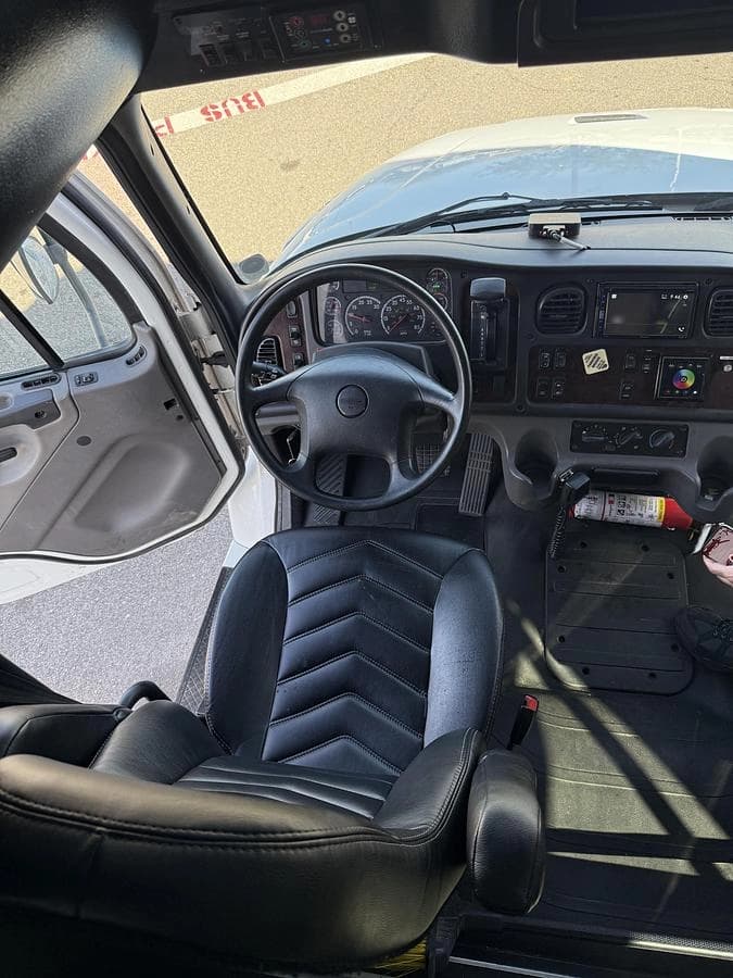2018 Freightliner EG40 Cutaway - Image 12