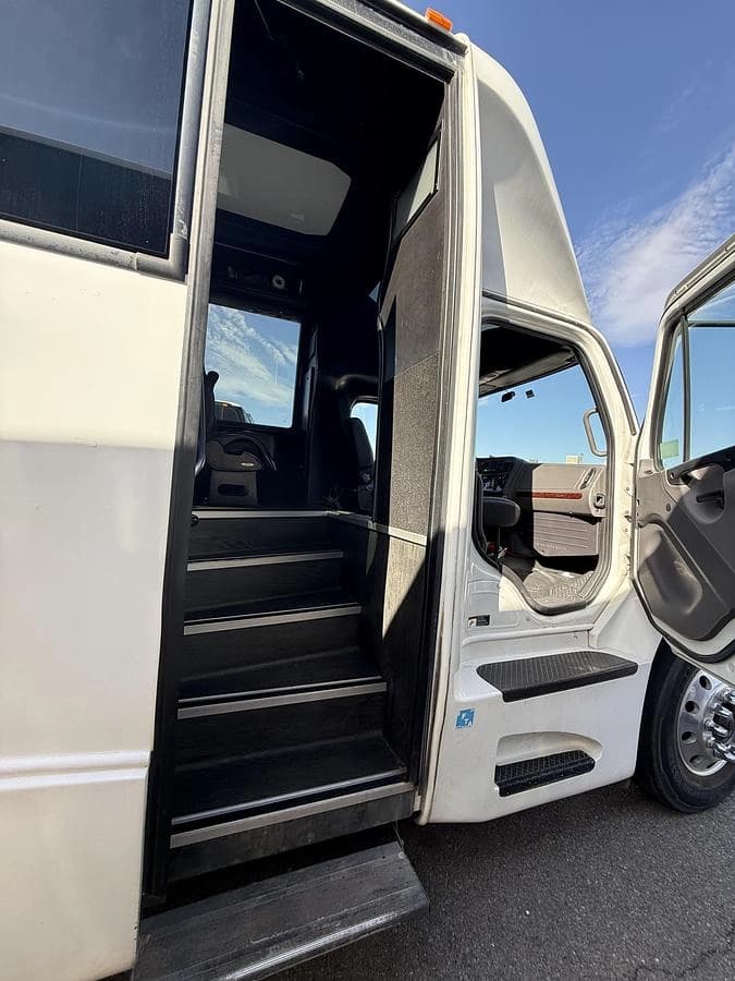 2018 Freightliner EG40 Cutaway - Image 13