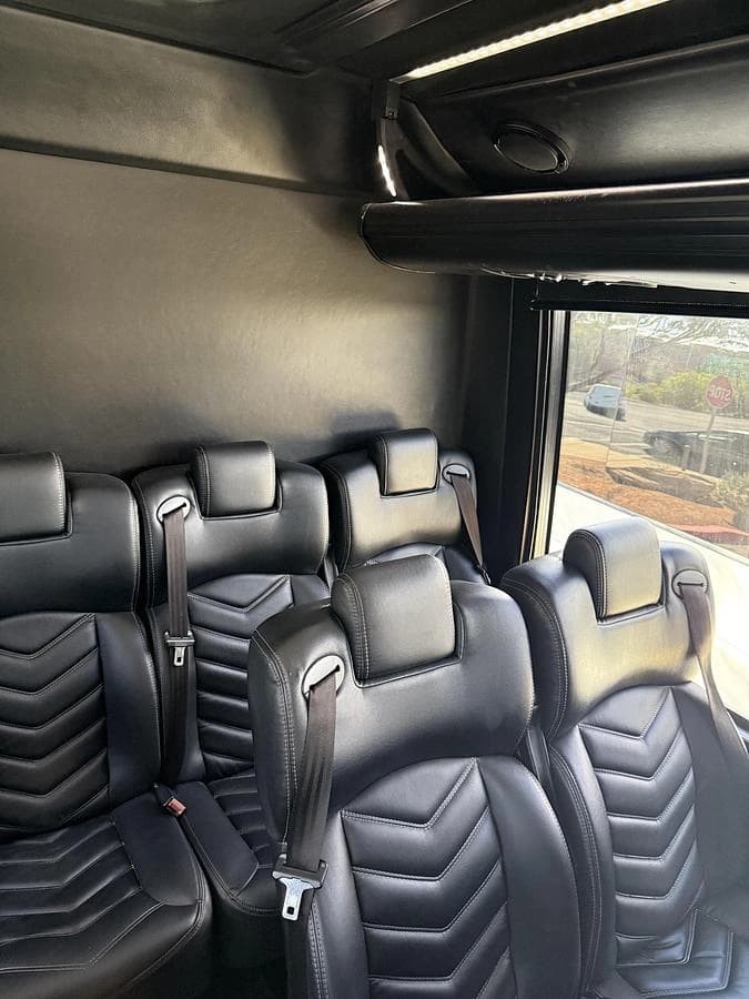 2018 Freightliner EG40 Cutaway - Image 4