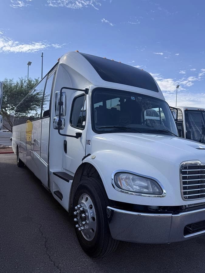 2018 Freightliner EG40 Cutaway - Image 2
