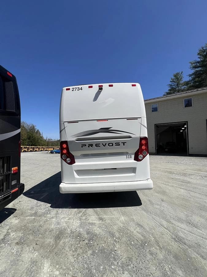 2017 Prevost H3-45 Coach - Image 3