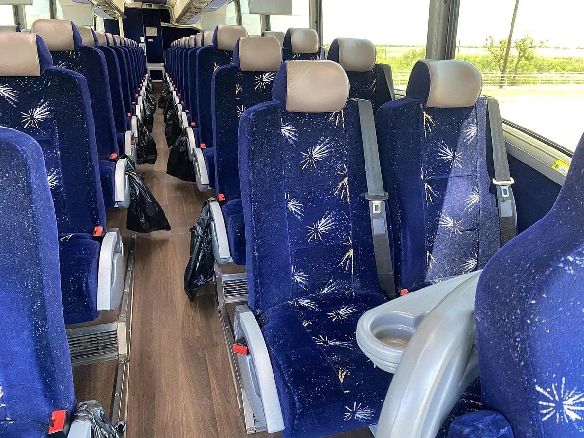 2017 Mci J4500 Coach - Image 14