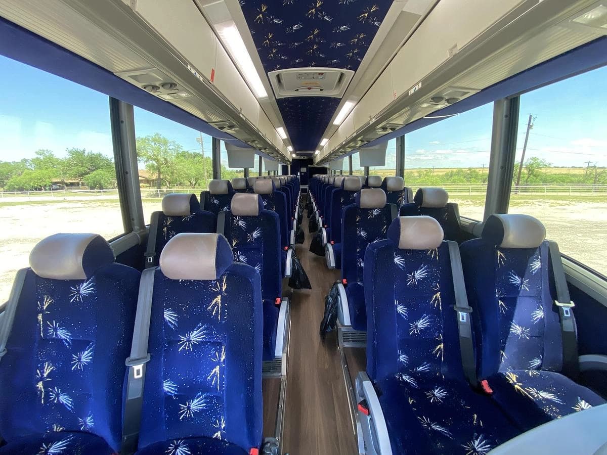2017 Mci J4500 Coach - Image 9