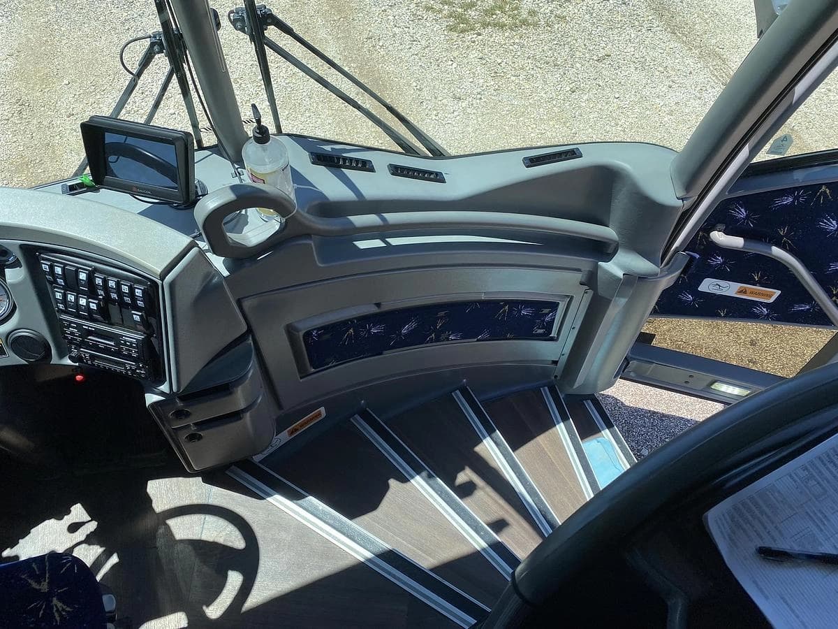 2017 Mci J4500 Coach - Image 39