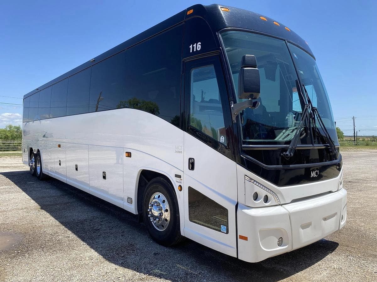 2017 Mci J4500 Coach - Image 5