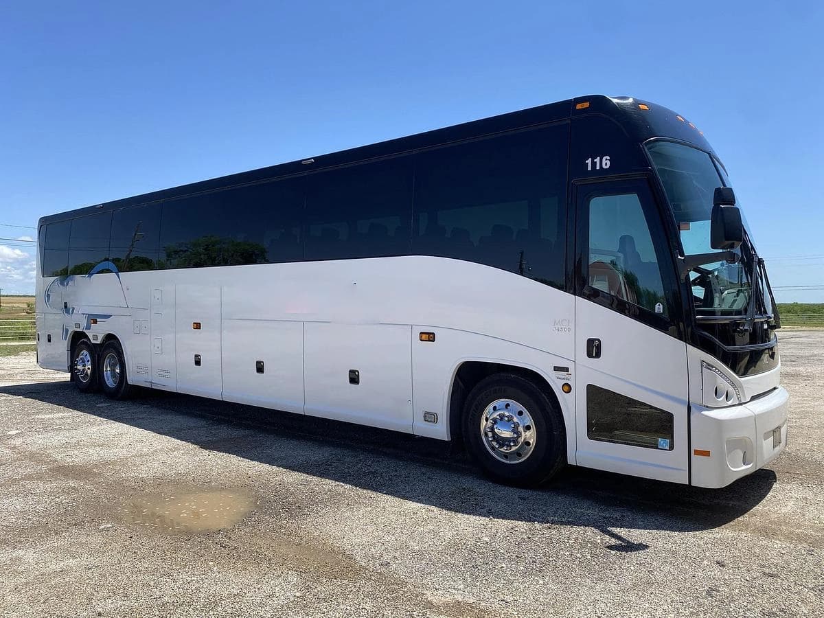 2017 Mci J4500 Coach - Image 51