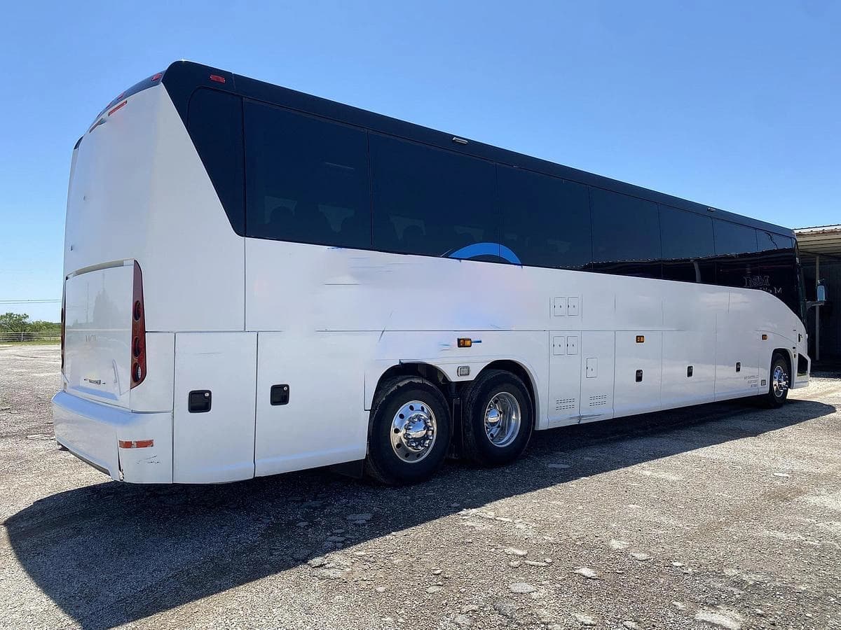 2017 Mci J4500 Coach - Image 52