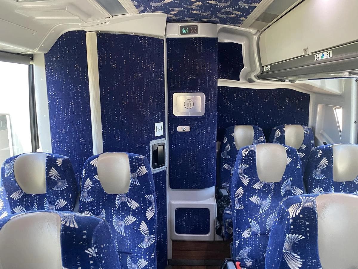 2017 Mci J4500 Coach - Image 15