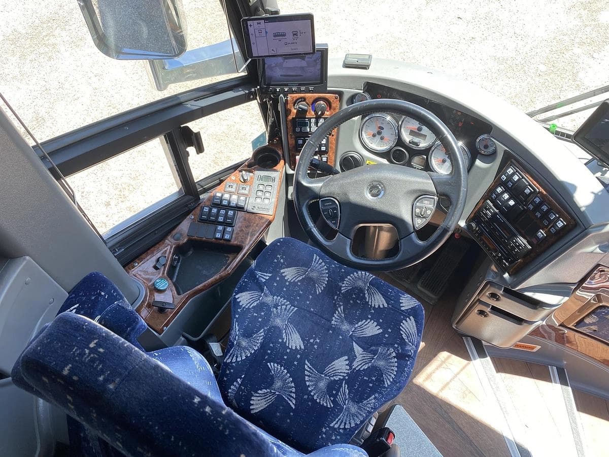 2017 Mci J4500 Coach - Image 4