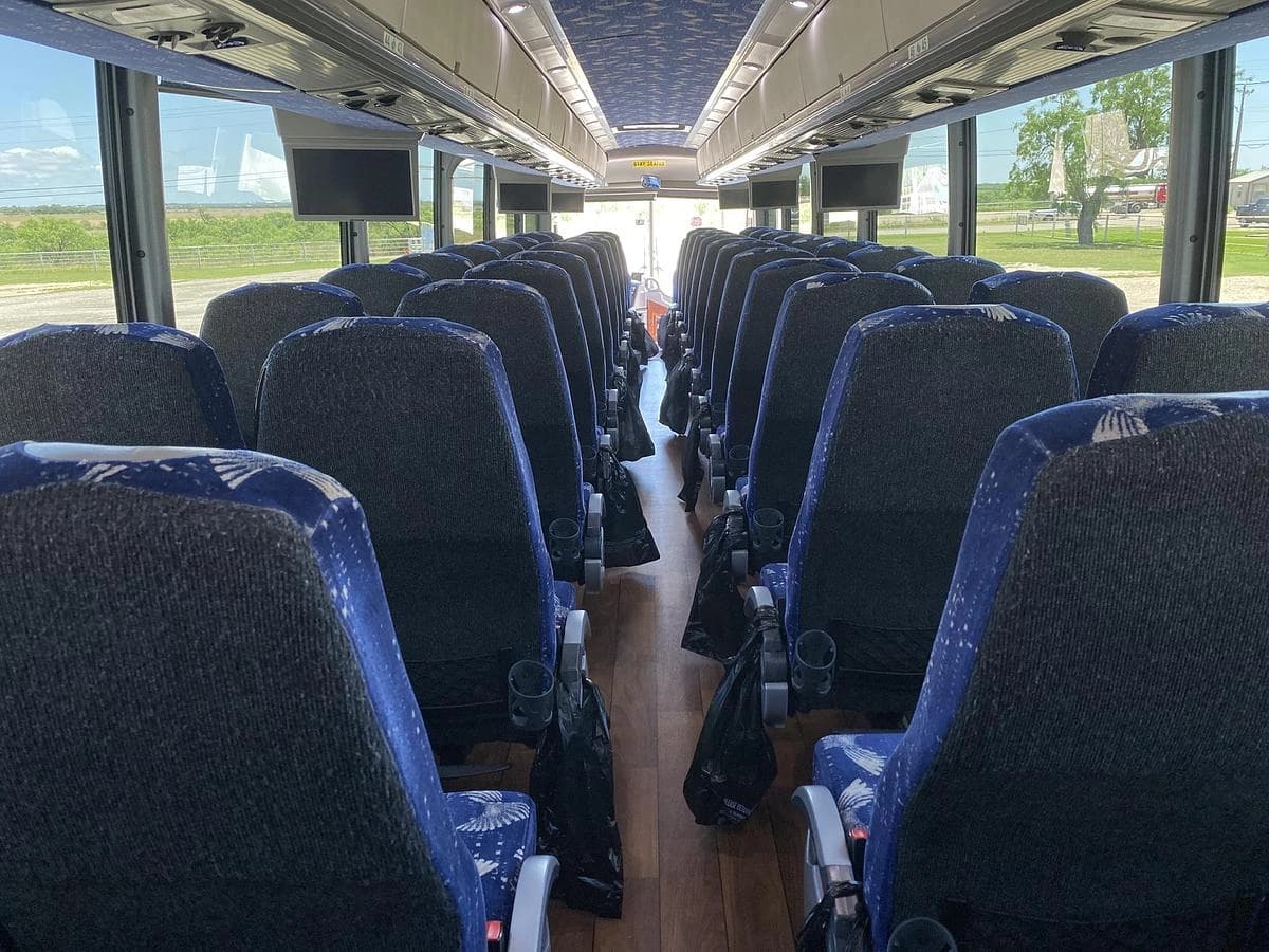 2017 Mci J4500 Coach - Image 30