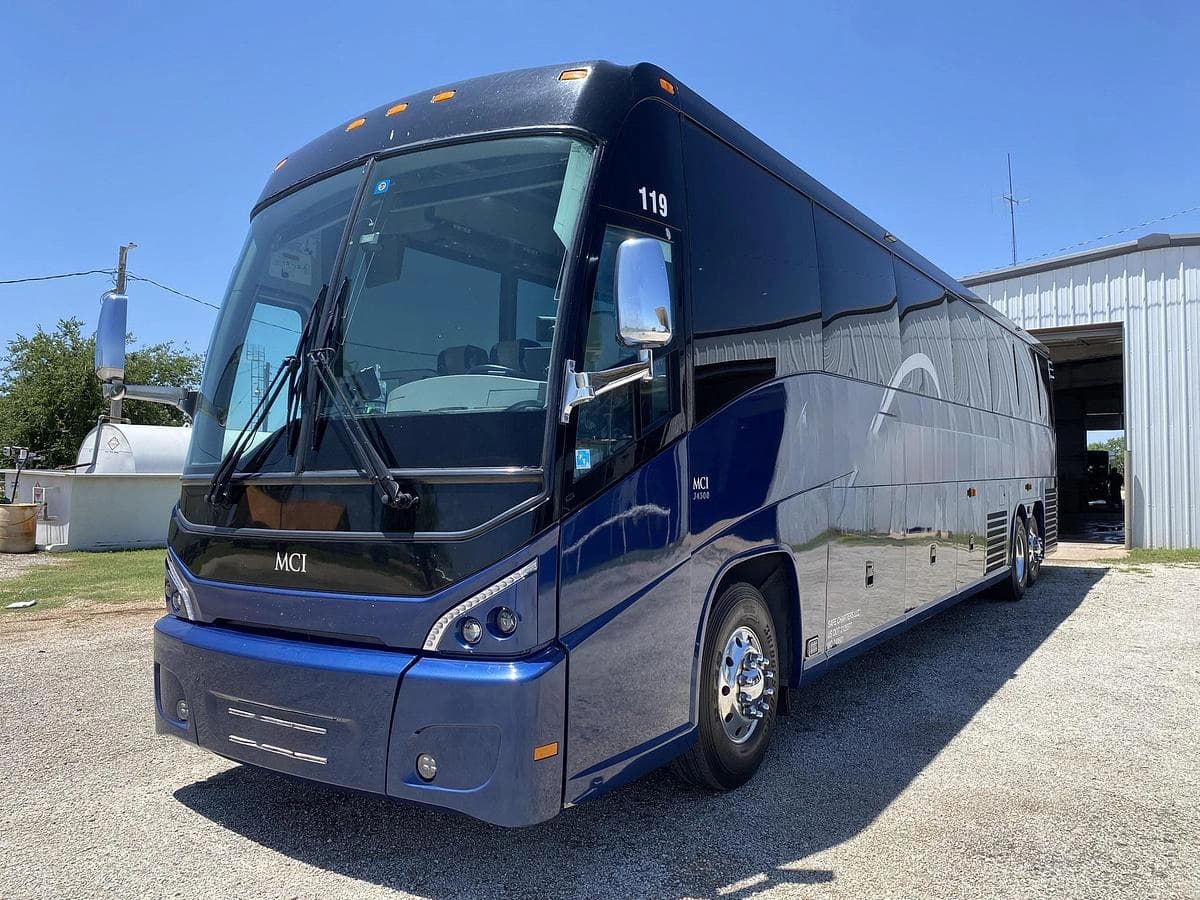 2017 Mci J4500 Coach - Image 31