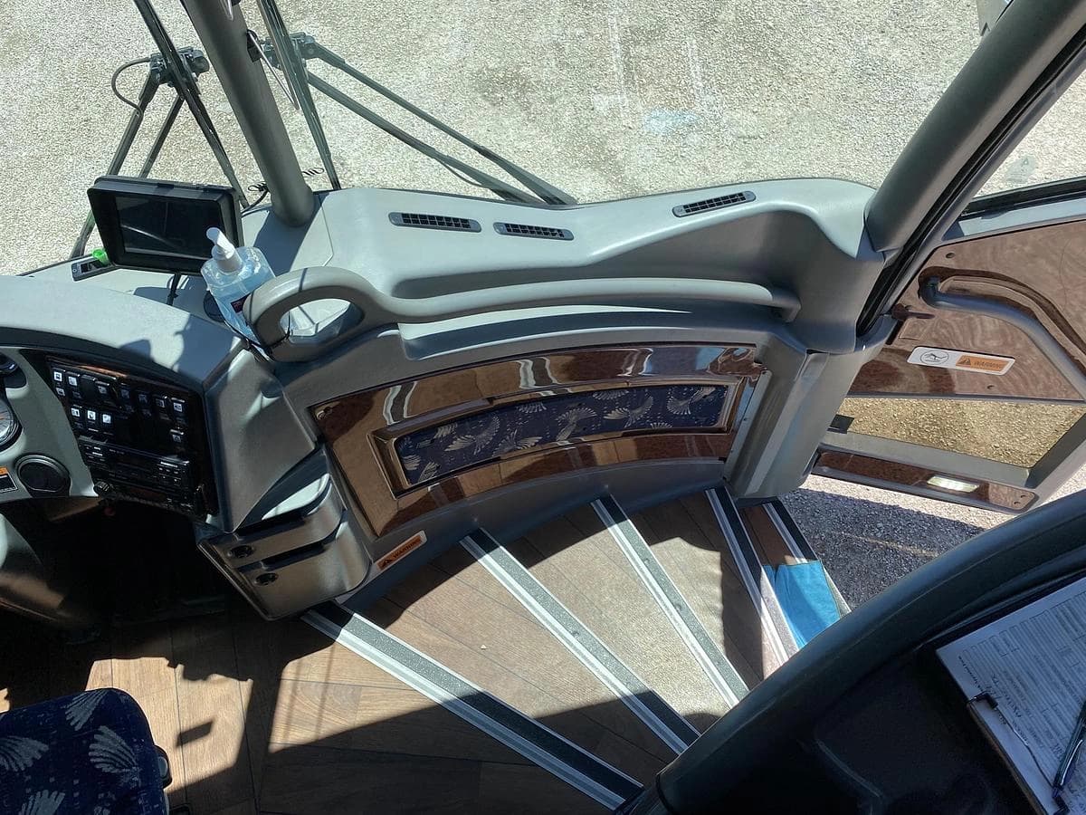2017 Mci J4500 Coach - Image 35