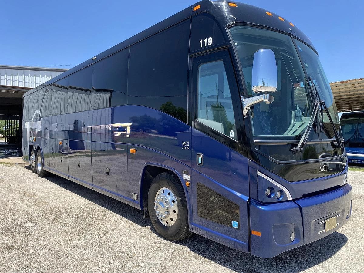 2017 Mci J4500 Coach - Image 36