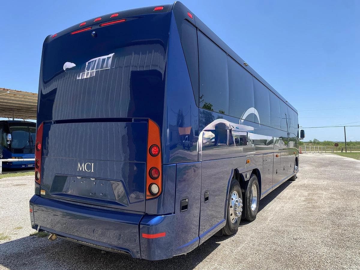 2017 Mci J4500 Coach - Image 5