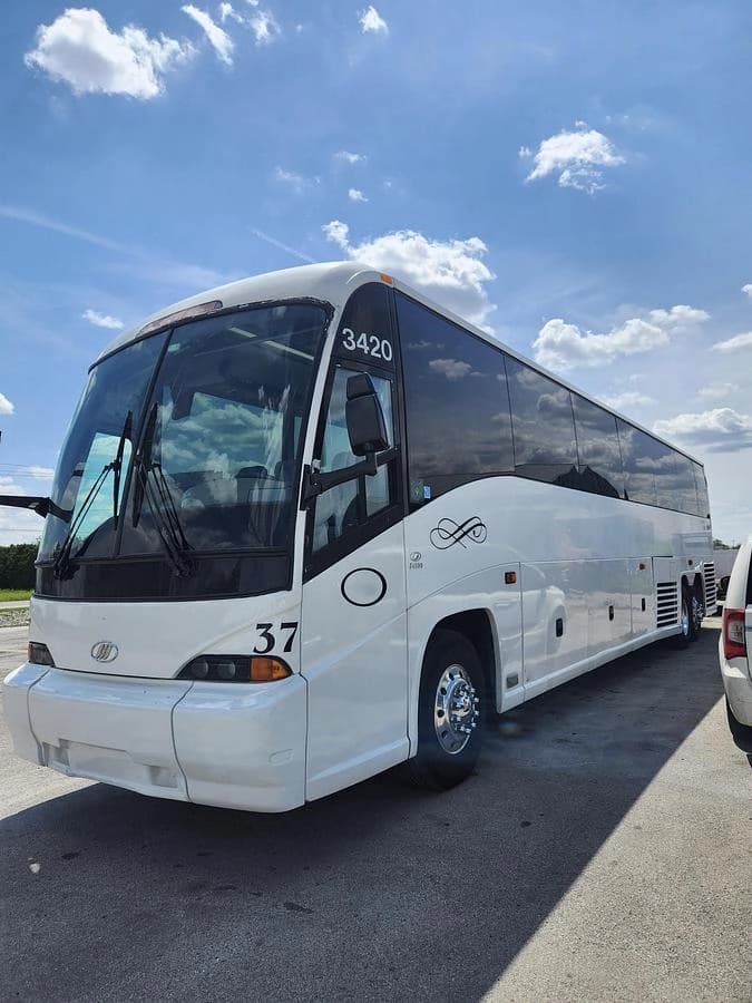 2006 Mci J4500 Coach - Image 2