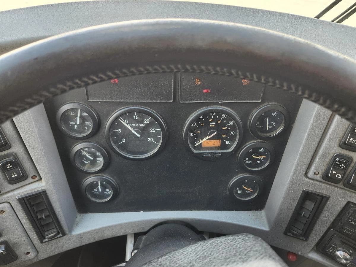 2006 Mci J4500 Coach - Image 15