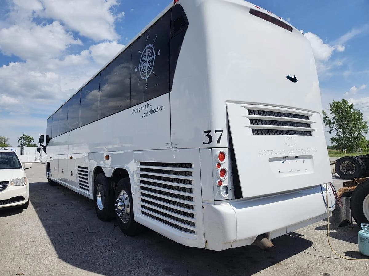 2006 Mci J4500 Coach - Image 3