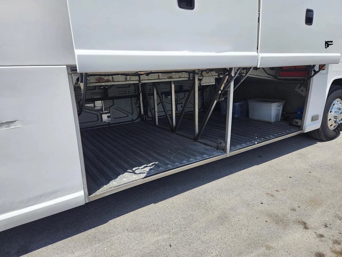 2006 Mci J4500 Coach - Image 8