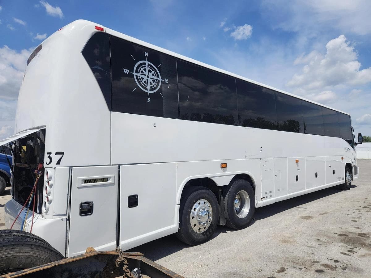 2006 Mci J4500 Coach - Image 10