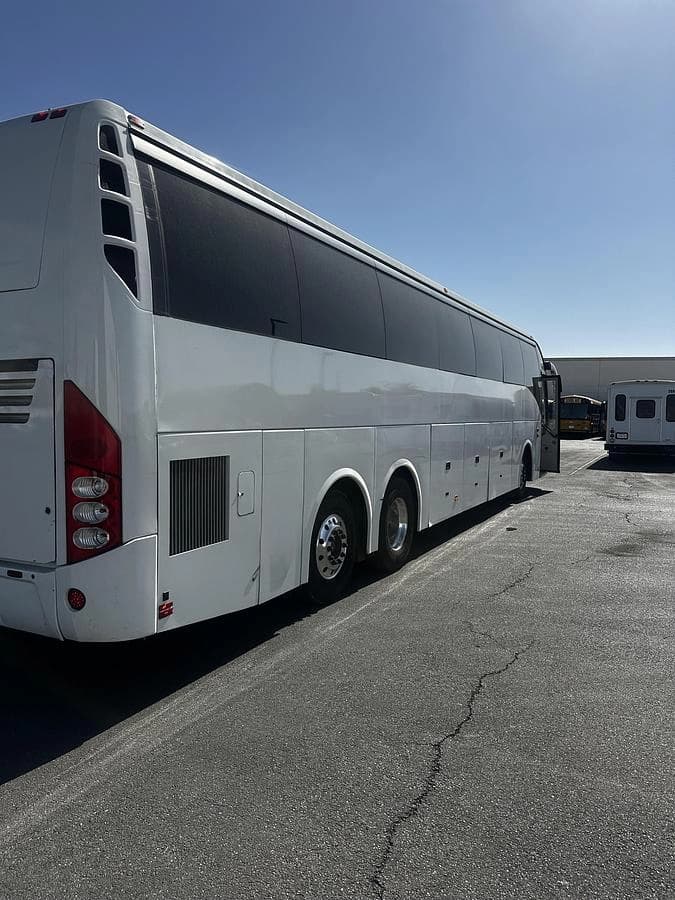 2015 Volvo 9700 Coach - Image 2