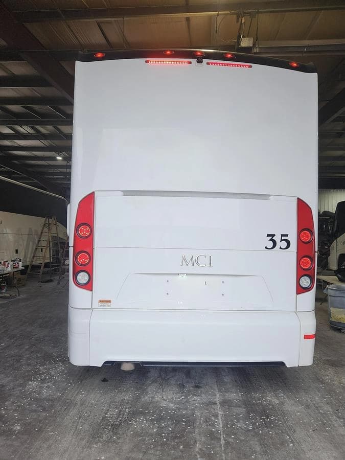 2024 Mci J4500 Coach - Image 5