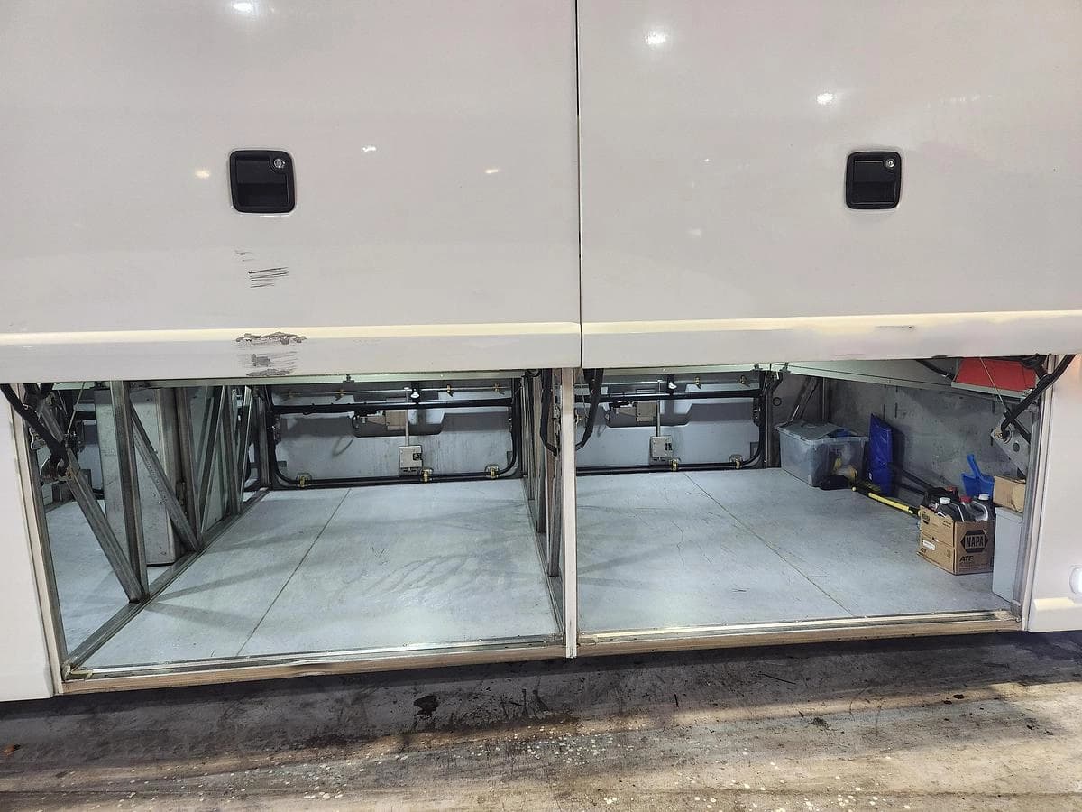 2024 Mci J4500 Coach - Image 7