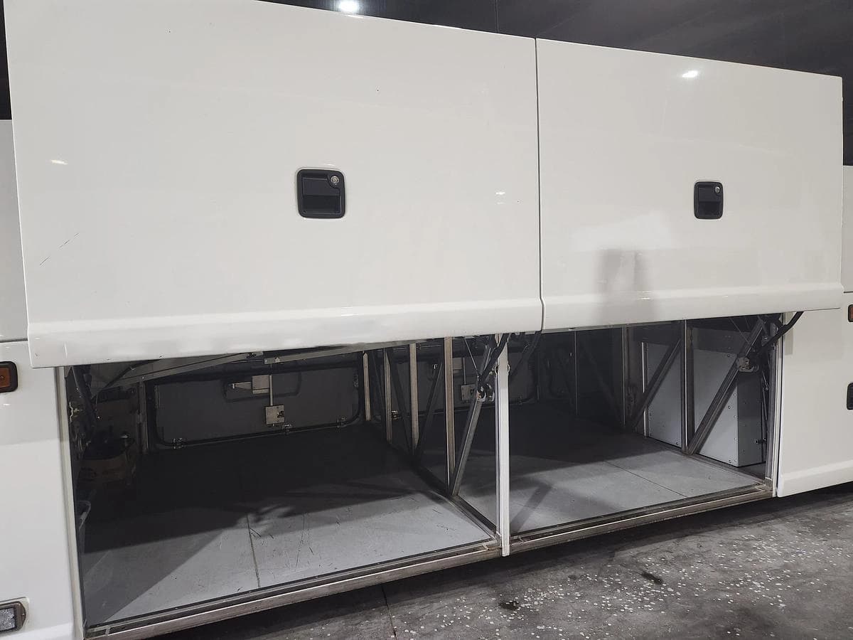2024 Mci J4500 Coach - Image 8