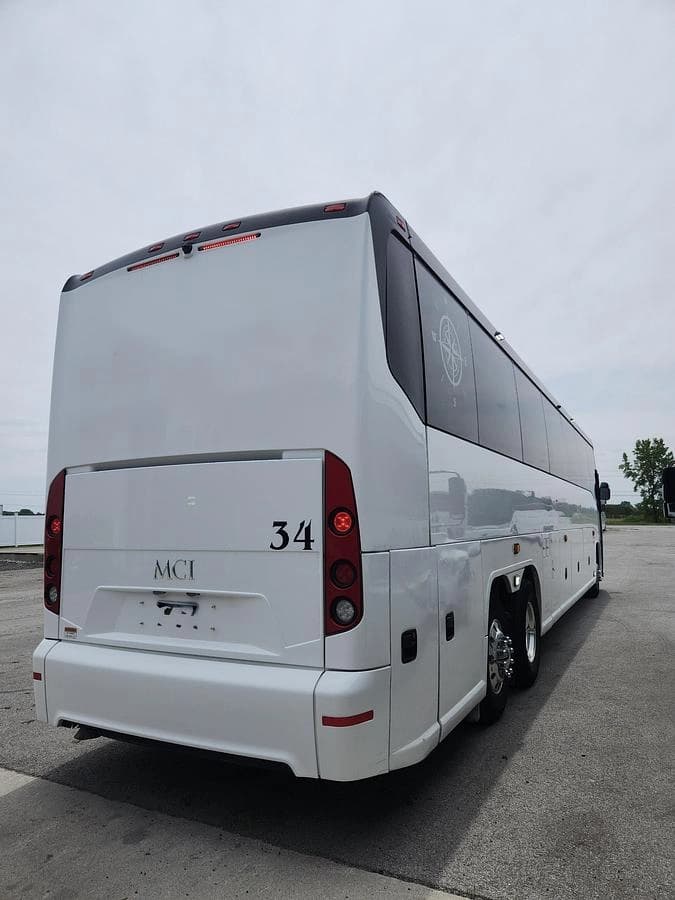 2024 Mci J4500 Coach - Image 6
