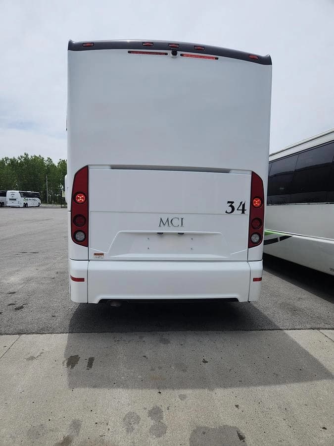 2024 Mci J4500 Coach - Image 4