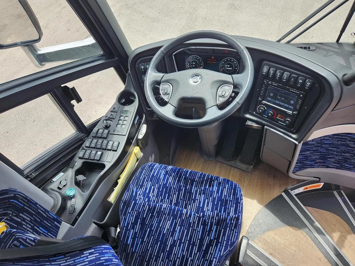 2024 Mci J4500 Coach - Image 11
