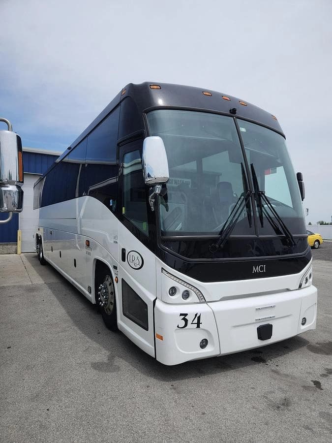 2024 Mci J4500 Coach - Image 5