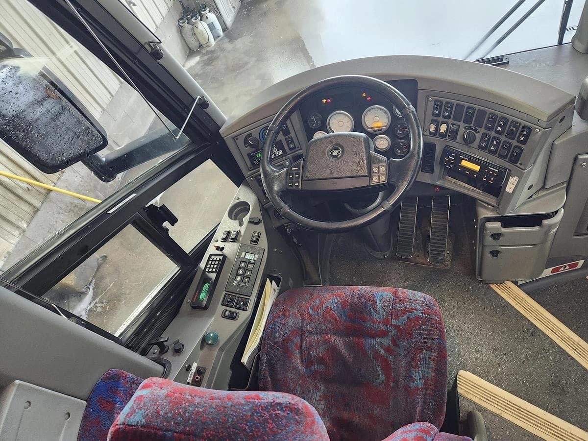 2007 Mci E4500 Coach - Image 9