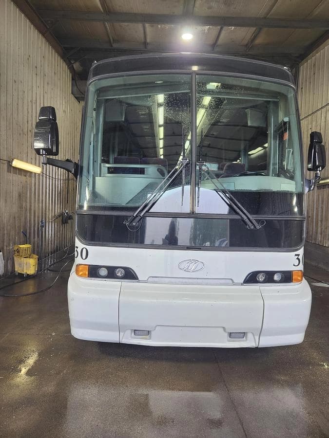 2007 Mci E4500 Coach - Image 3
