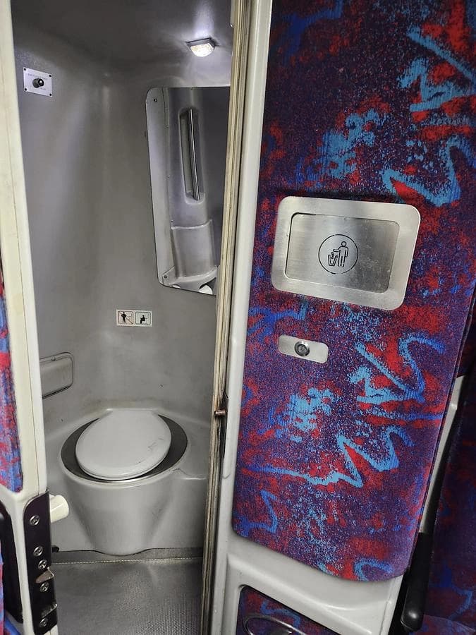 2007 Mci E4500 Coach - Image 14