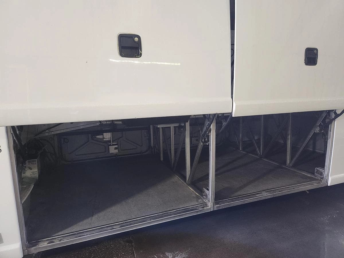 2007 Mci E4500 Coach - Image 8