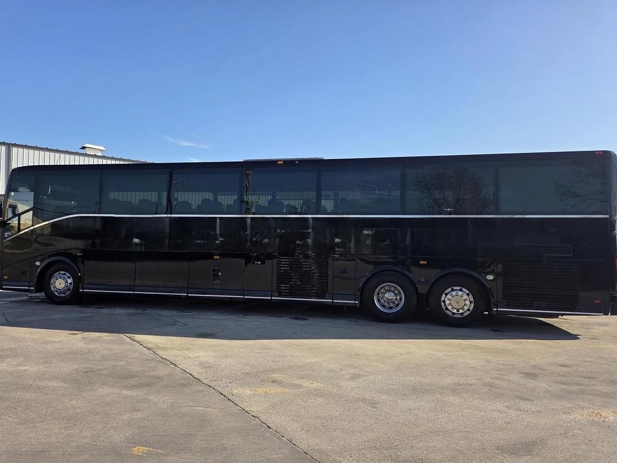 2020 Van hool CX45 Coach - Image 2