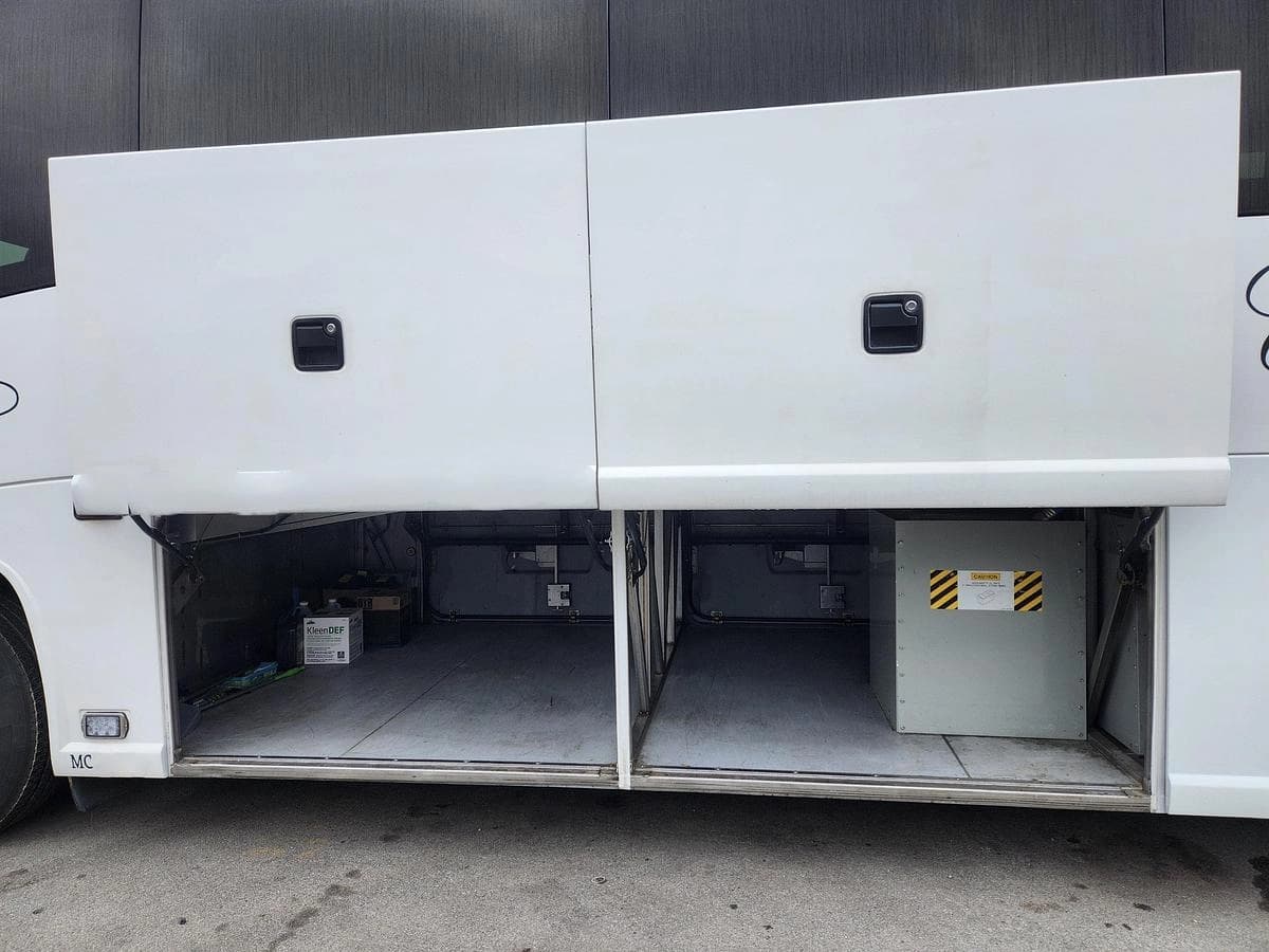 2019 Mci J4500 ADA Coach - Image 9