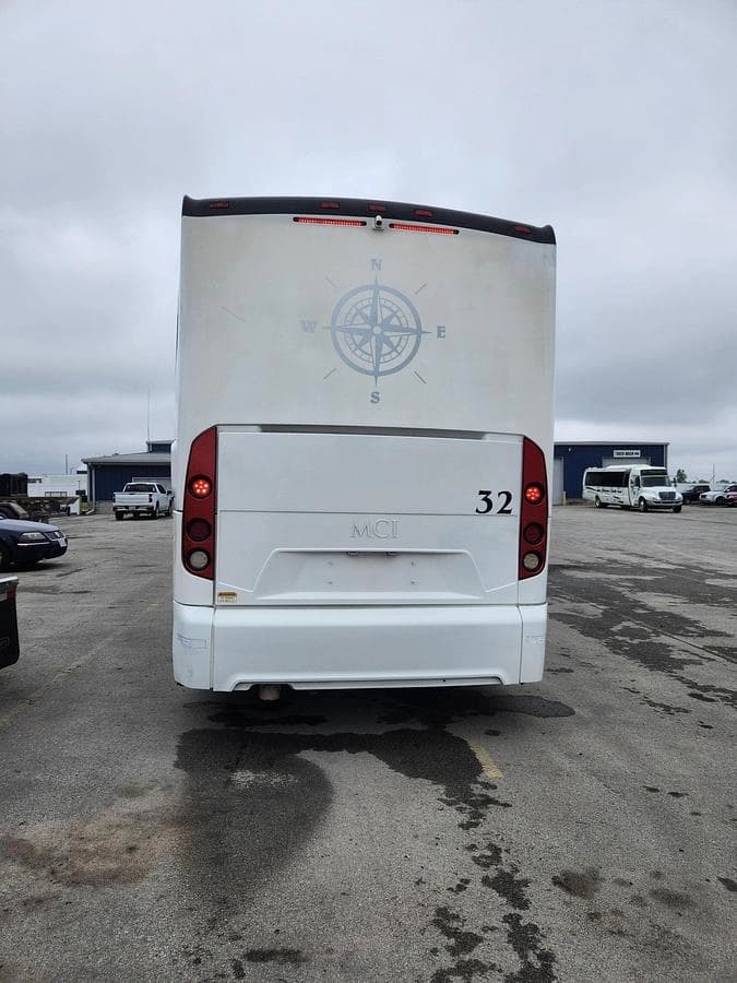 2019 Mci J4500 ADA Coach - Image 8