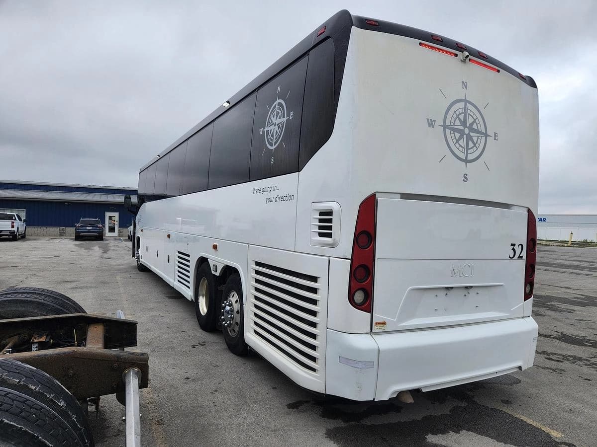 2019 Mci J4500 ADA Coach - Image 7