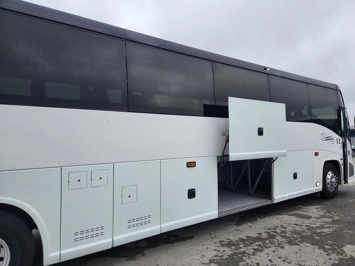 2019 Mci J4500 ADA Coach - Image 5