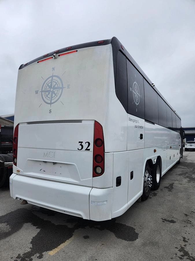 2019 Mci J4500 ADA Coach - Image 6