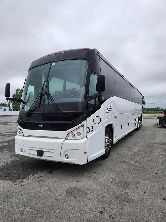2019 Mci J4500 ADA Coach - Image 1