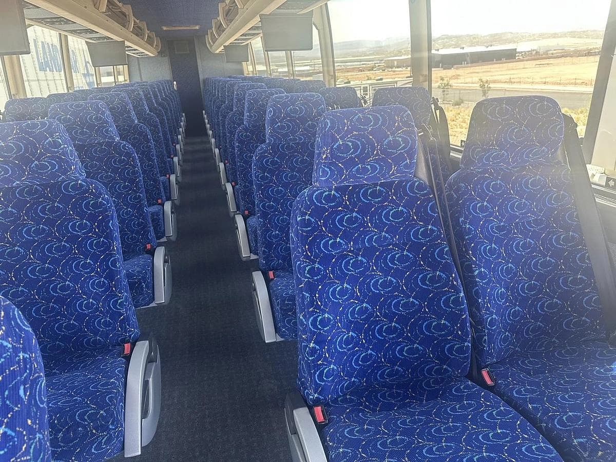 2010 Prevost H3-41 Coach - Image 7
