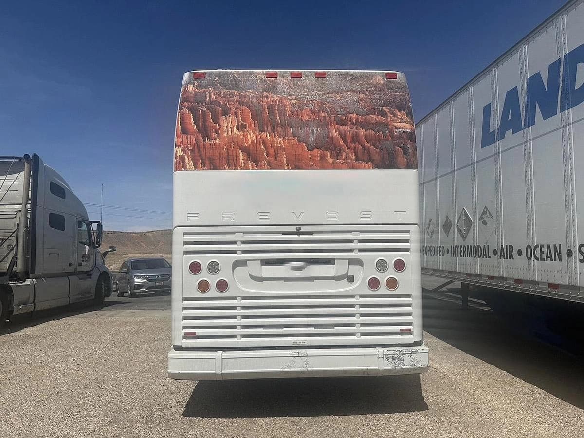 2010 Prevost H3-41 Coach - Image 4
