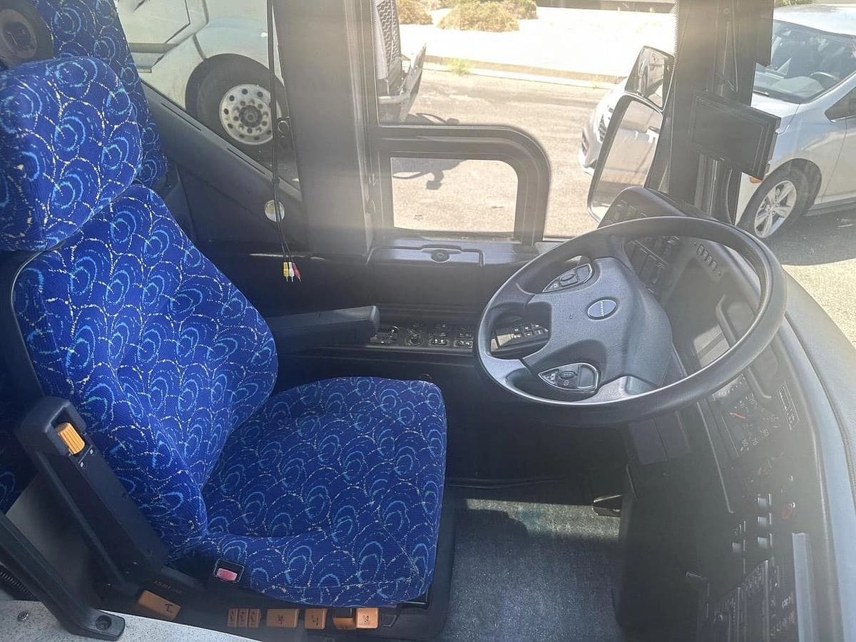 2010 Prevost H3-41 Coach - Image 5