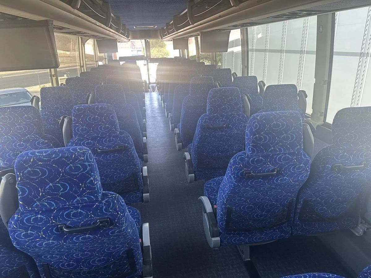 2010 Prevost H3-41 Coach - Image 8