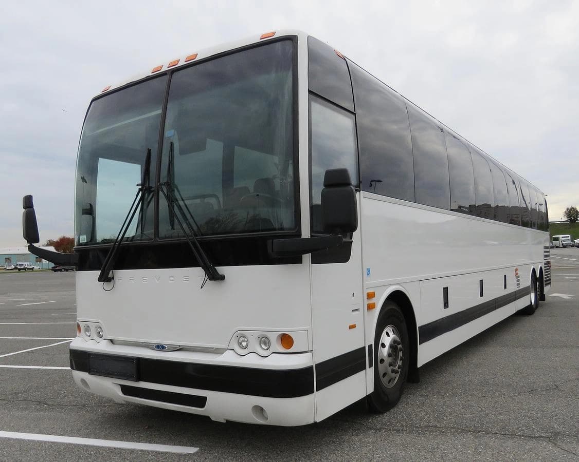 2017 Prevost X3-45 ADA Coach - Image 4