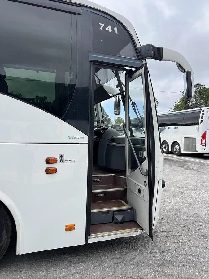 2016 Volvo 9700 Coach - Image 4